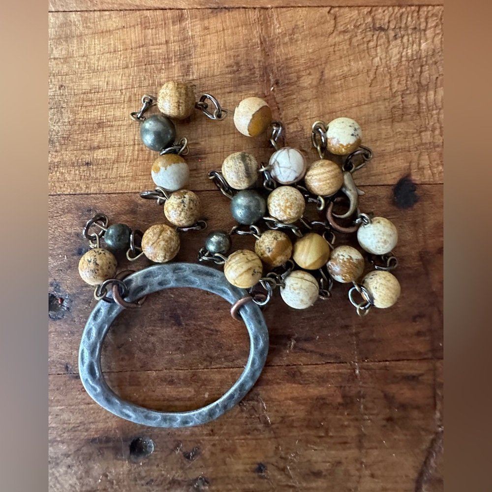 Circle pendant beaded necklace - Picture 4 of 7